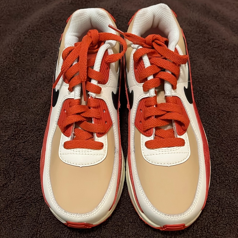 Nike Air Max girls size 4. Brand new , no box
